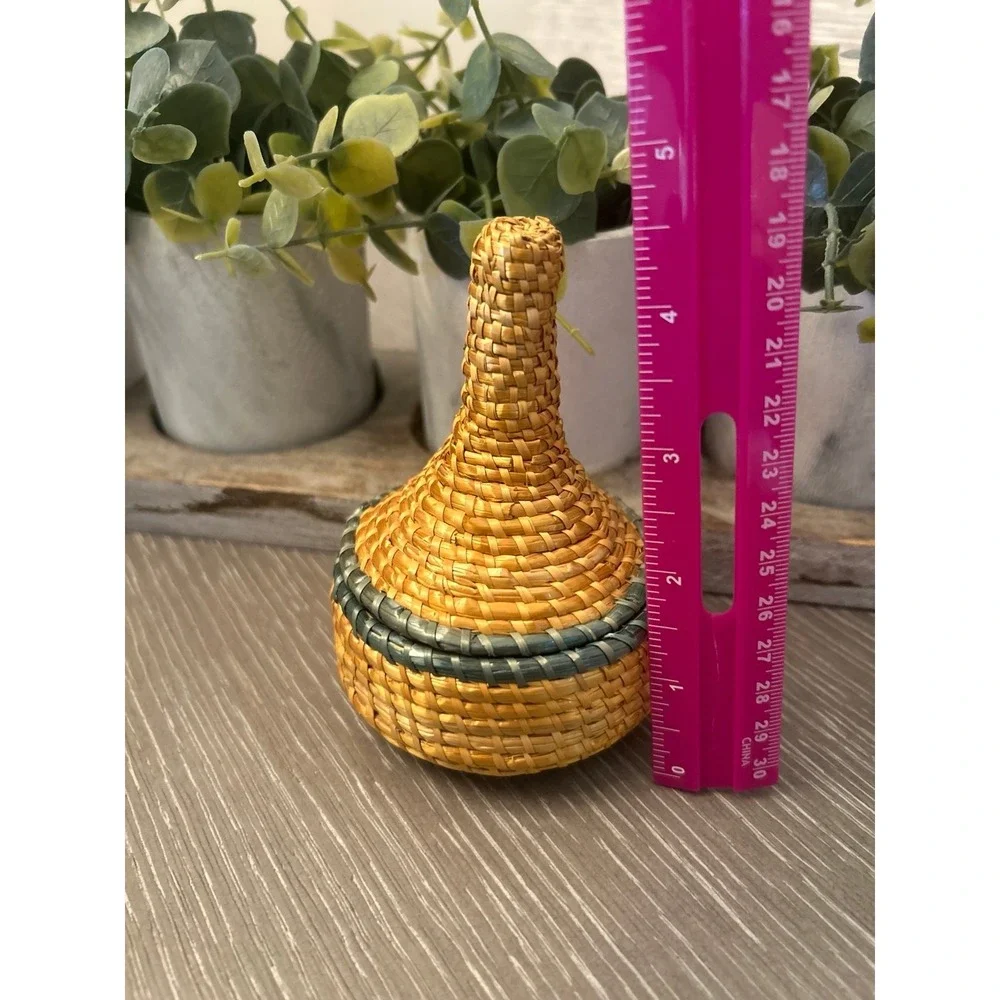 vintage-style coiled‎ basket with a lid